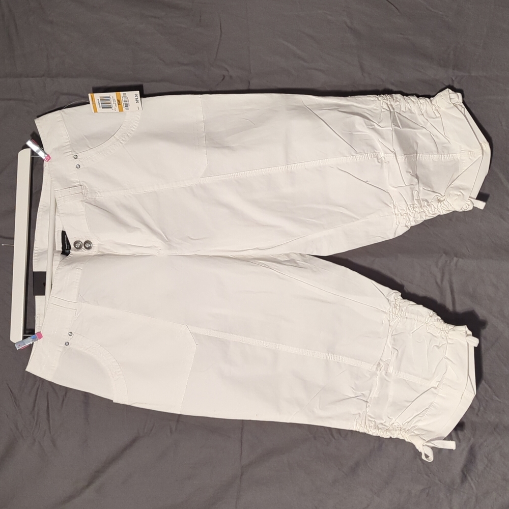 I.N.C. White Capri